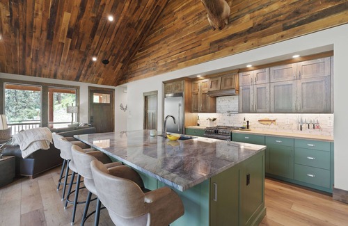 Garden Valley Cabina | Welcome to the Potato Shed-A charming mountain retreat.
