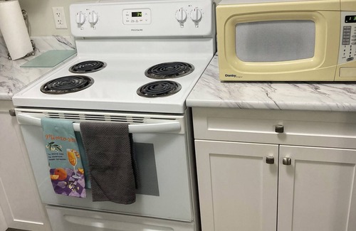 Regional District of Nanaimo Casa | Welcome to the Retreat A legal 2 bed 1 bath private walk in suite.