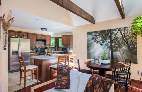 Round Top Casa | Bienvenido al Chalet Shangri-La en The Catskills!