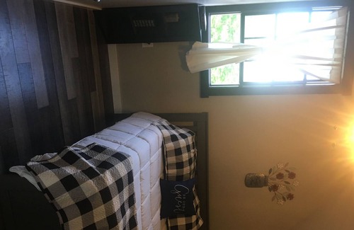 Irasburg Apartamento | Welcome to the Tree House!
