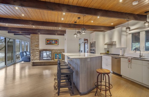 Bloomingdale Casa | Welcome to the Tree House. 4 bed 3 bath private home