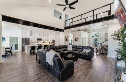 Lakeside Villa | #StayInMyDistrict Ten Mile Lake View Retreat!