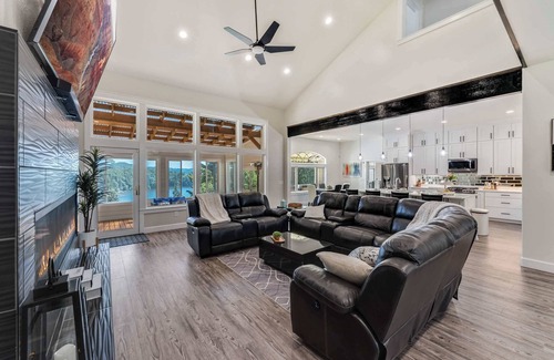 Lakeside Villa | #StayInMyDistrict Ten Mile Lake View Retreat!