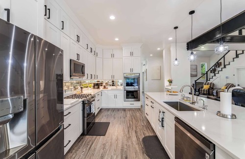Lakeside Villa | #StayInMyDistrict Ten Mile Lake View Retreat!