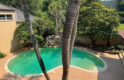 Governor's Walk Casa | Welcome to The Urban Mansion in Midtown Tallahassee