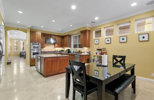 Huntington Beach Casa | Welcome to the Extraordinary 6th on the Beach Beach-House in Huntington Beach