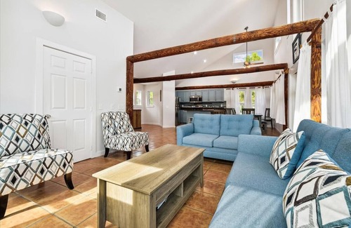 Plantation Casa | Welcome to The Lazy Dolph-Inn!