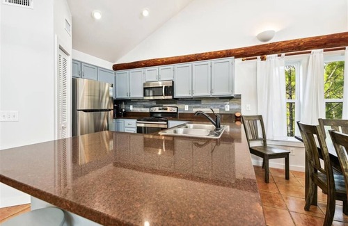 Plantation Casa | Welcome to The Lazy Dolph-Inn!