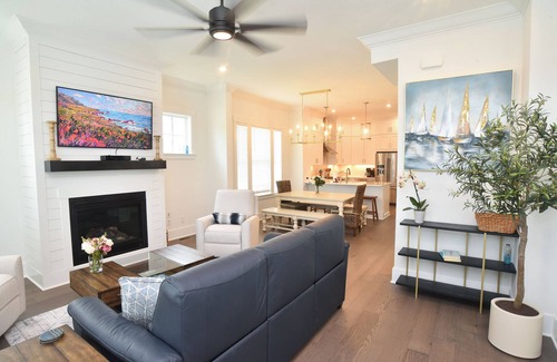 Cape Charles Casa | Welcome to the Whale house.