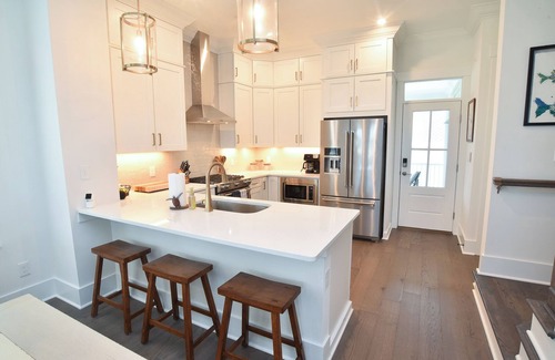 Cape Charles Casa | Welcome to the Whale house.