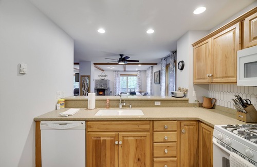 Greentown Casa | Welcome to the Whitetail Lodge!