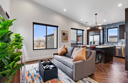 Old Town North Condominio | Welcome to The Zephyr Loft!