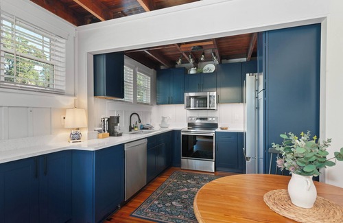 Lake Junaluska Cabaña | Welcome to this historical Lake Junaluska NC cottage named “Junaluska Sunrise.”