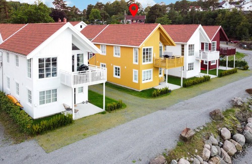 Tvedestrand Casa | Welcome to this vacation home in Hantho marina.