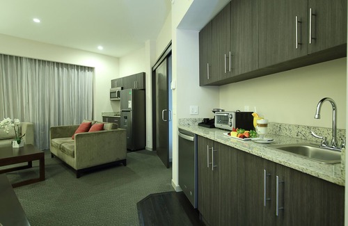 Panama City Hotel | Bienvenido al Wyndham Albrook Mall Hotel: lo conectamos a tanto en la ciudad de Panamá