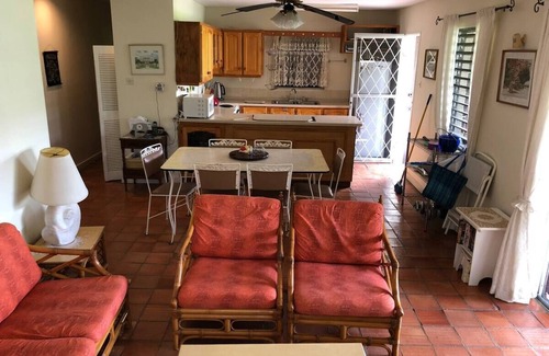 Holetown Cabaña | Bienvenido a su casa de vacaciones del Caribe, a minutos de la playa.