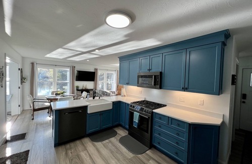 Westminster Casa | Welcome to your dream lake getaway! Lovely views of 150 feet lakefront bliss!