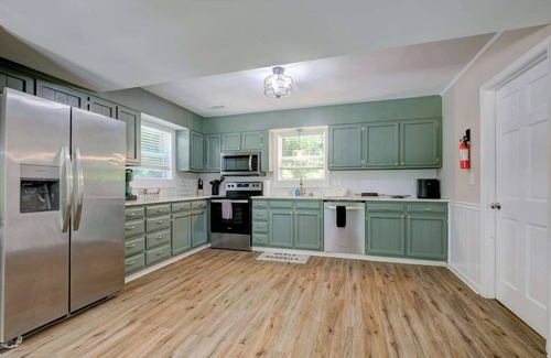 Newnan Casa | This house is a 3 bedroom(s), 3 bathrooms, located in Newnan, GA.
