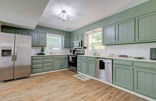 Newnan Casa | This house is a 3 bedroom(s), 3 bathrooms, located in Newnan, GA.