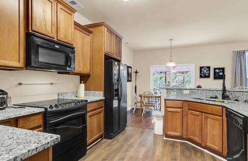Lincolnville Casa | Spacious 5-bed, 3-bath home in excellent location