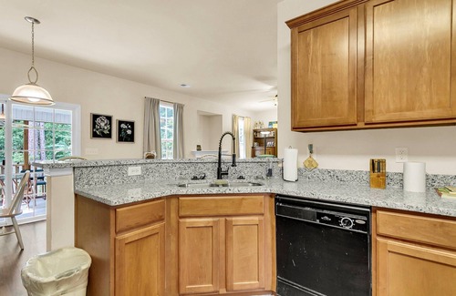 Lincolnville Casa | Spacious 5-bed, 3-bath home in excellent location
