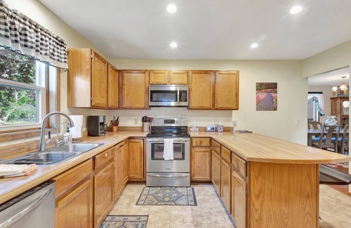 Farviews - Pattee Canyon Casa | Welcome to your Missoula getaway! A spacious stay near Downtown & the University