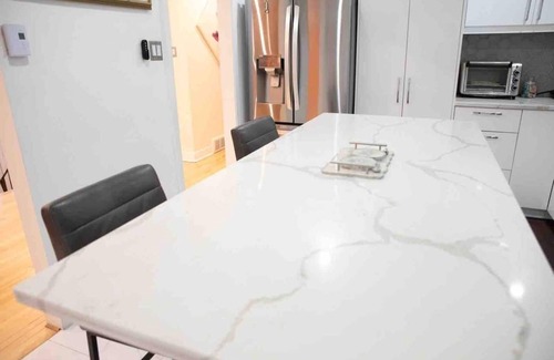 Sainte-Dorothee Apartamento | Welcome to your serene home with a pool & piano!