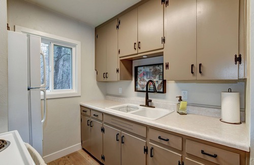 Groom Creek Cabina | Welcome to your serene forest getaway!