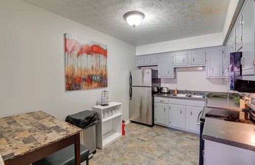 Midtown Apartamento | Welcome to your stylish Nashville retreat, managed by Music City Property Mgmt.