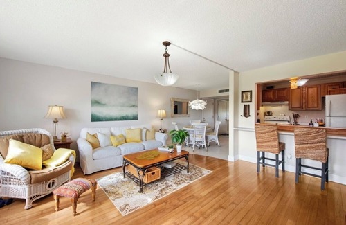 Central Naples Apartamento | Welcome to your tranquil retreat in Naples!