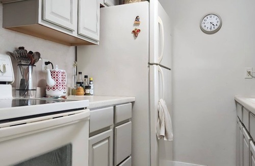 Central Naples Apartamento | Welcome to your tranquil retreat in Naples!