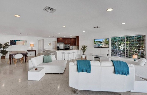 Lauderdale Beach Casa | Welcome to your own private oasis at this enchanting Fort Lauderdale retreat!