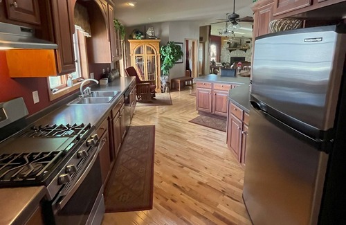 Abrams Casa | Welcome to Your Ideal NFL Draft Retreat on the Waters of Green Bay!