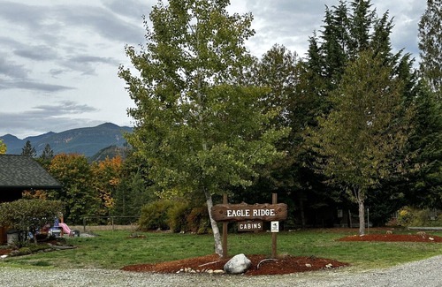 Concrete Cabaña | Welcome to your year-round mountain getaway and historic ranch in the foothills of the North Cascades!