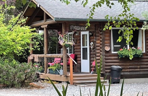 Concrete Cabina | Welcome to your year-round mountain getaway and historic ranch in the foothills of the North Cascades!
