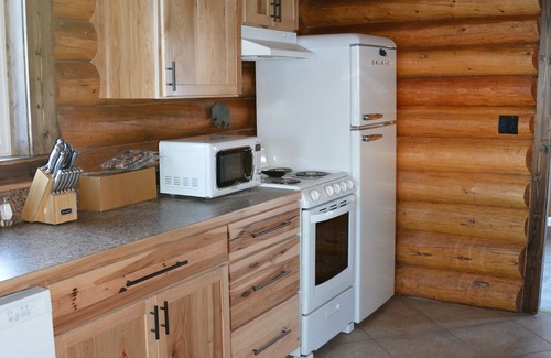 Dubois Cabina | Welcome Travelers! Renovated Log Cabin at Wind River Landing, Dubois, WY