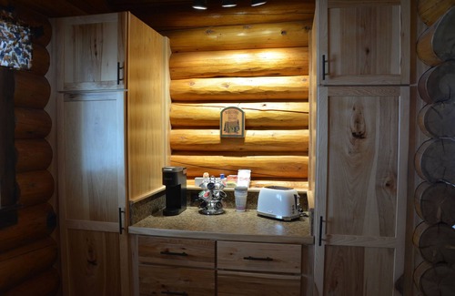 Dubois Cabina | Welcome Travelers! Renovated Log Cabin at Wind River Landing, Dubois, WY