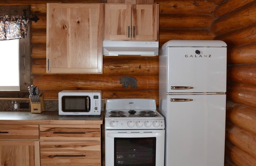 Dubois Cabina | Welcome Travelers! Renovated Log Cabin at Wind River Landing, Dubois, WY