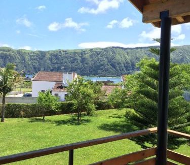Sete Cidades Casa | WelcomeBuddy - Sete Cidades - Garden & Lake