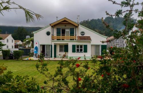 Sete Cidades Casa | WelcomeBuddy - Sete Cidades - Garden & Lake