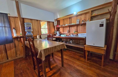 Hopkins Cabaña | Welcoming 1-bedroom rustic cottage in Hopkins Village