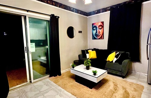 Williamsbridge Casa | Welcoming 1-bedroom house in The Bronx.