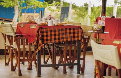 Saadani National Park Alquiler De RV | Welcoming 13-bedroom campground in Saadani National Park.
