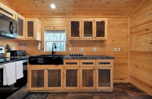 Jamestown Cabina | Welcoming 2 Bedroom 1 Bath Tiny Cabin located at Lake Cumberland #402