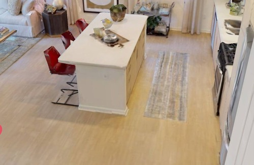 Airport Area Apartamento | Welcoming 2 BR Apt with Mountain Views!
