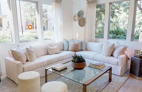 Airport Area Apartamento | Welcoming 2 BR Apt with Mountain Views!