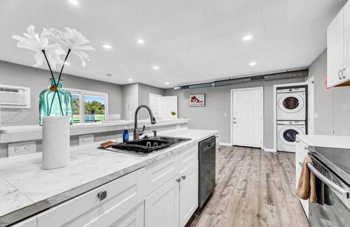 West Arlington Apartamento | Welcoming 2BR Apartment Near Campus and Shops