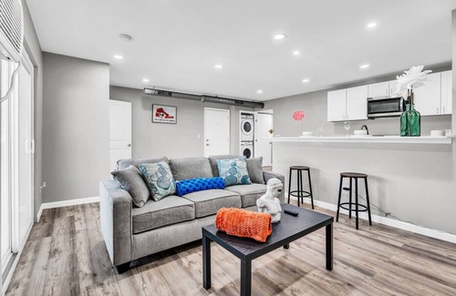 West Arlington Apartamento | Welcoming 2BR Apartment Near Campus and Shops