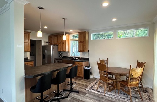 Bunker Hill Casa | Welcoming 3-bedroom house with WiFi in Coos Bay