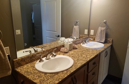 Hailey Condominio | Acogiendo con beneplácito 3bd / 2. 5º condominio con excelentes comodidades en el corazón del valle.